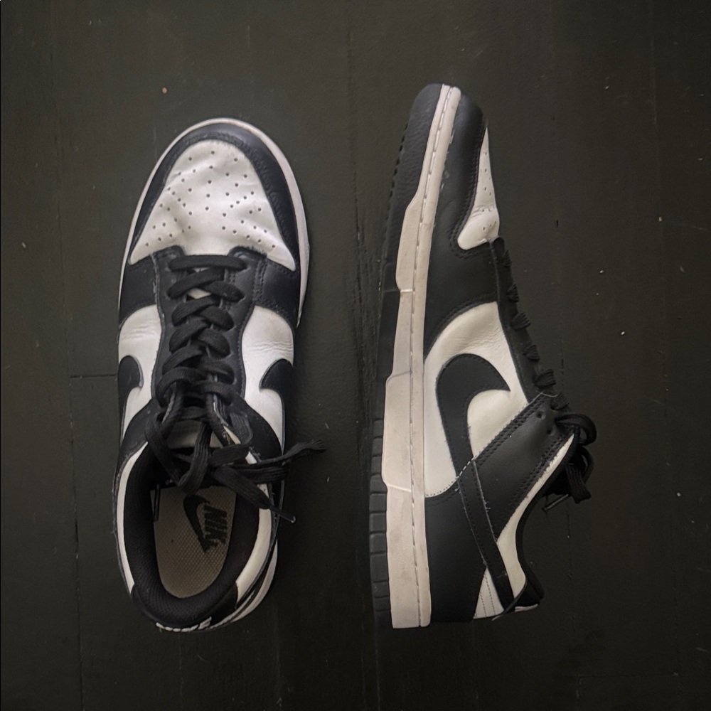 Nike Men's Classic Black and White Sneakers